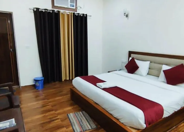 Luxury Rooms In Safdarjung Enclave Near Aiims & Safdarjung Hospital
